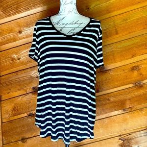 Women’s XL Amazon Essentials Striped Tee